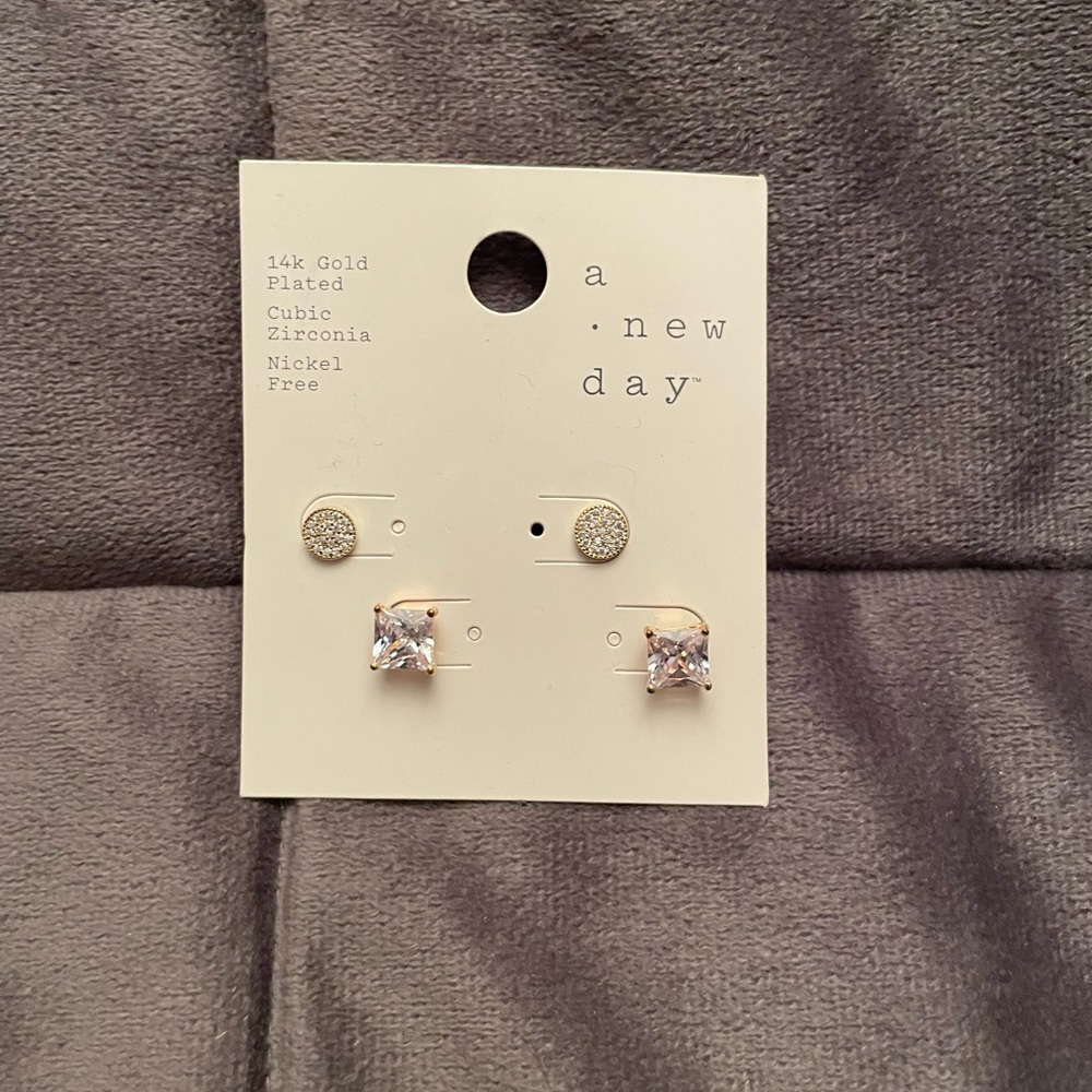 Women’s two pair earrings set